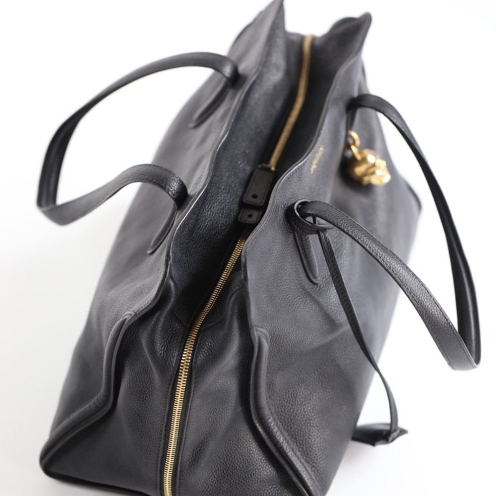 My black Alexander McQueen handbag with gold skull - Picture 9 of 14